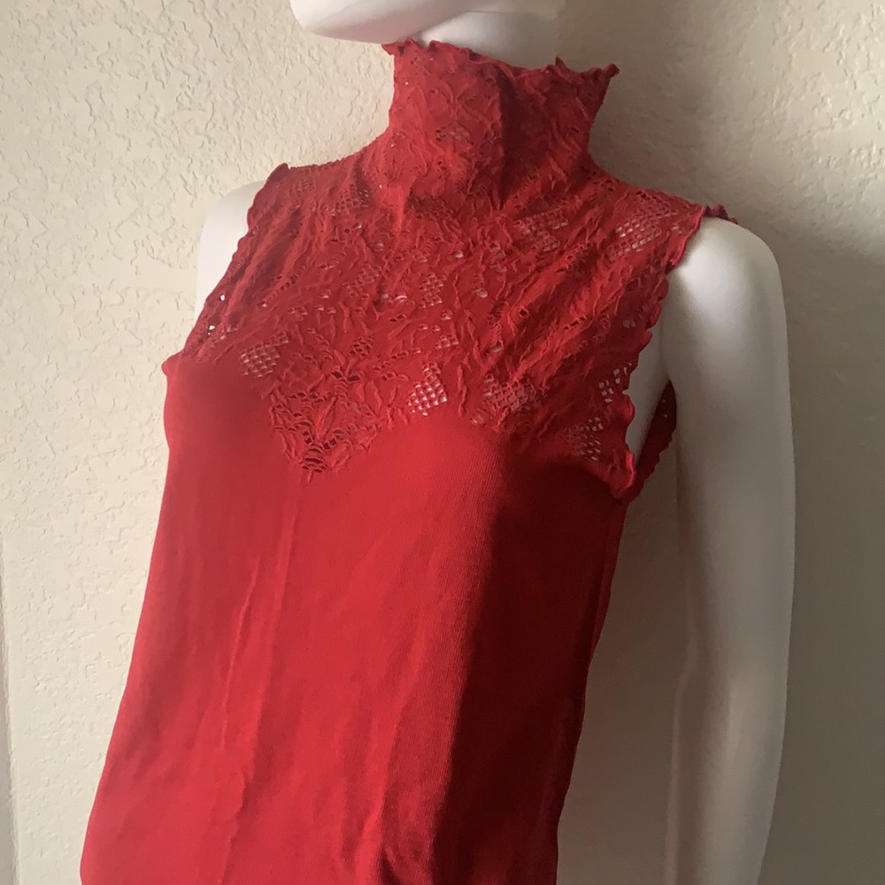 Lacy Seamless Mock Top Size L/XL